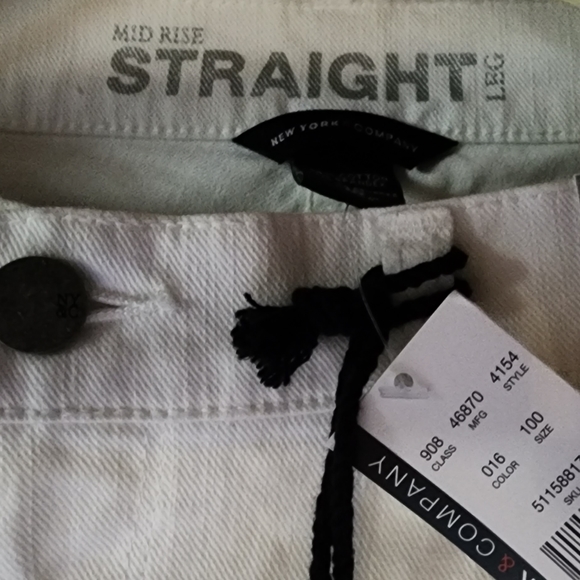 New York & Co. Mid Rise Comfortable Fit Straight Leg Distressed Jeans Size 10 - Picture 5 of 5